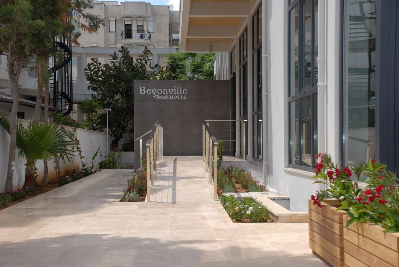 BEGONVILLE  BEACH HOTEL