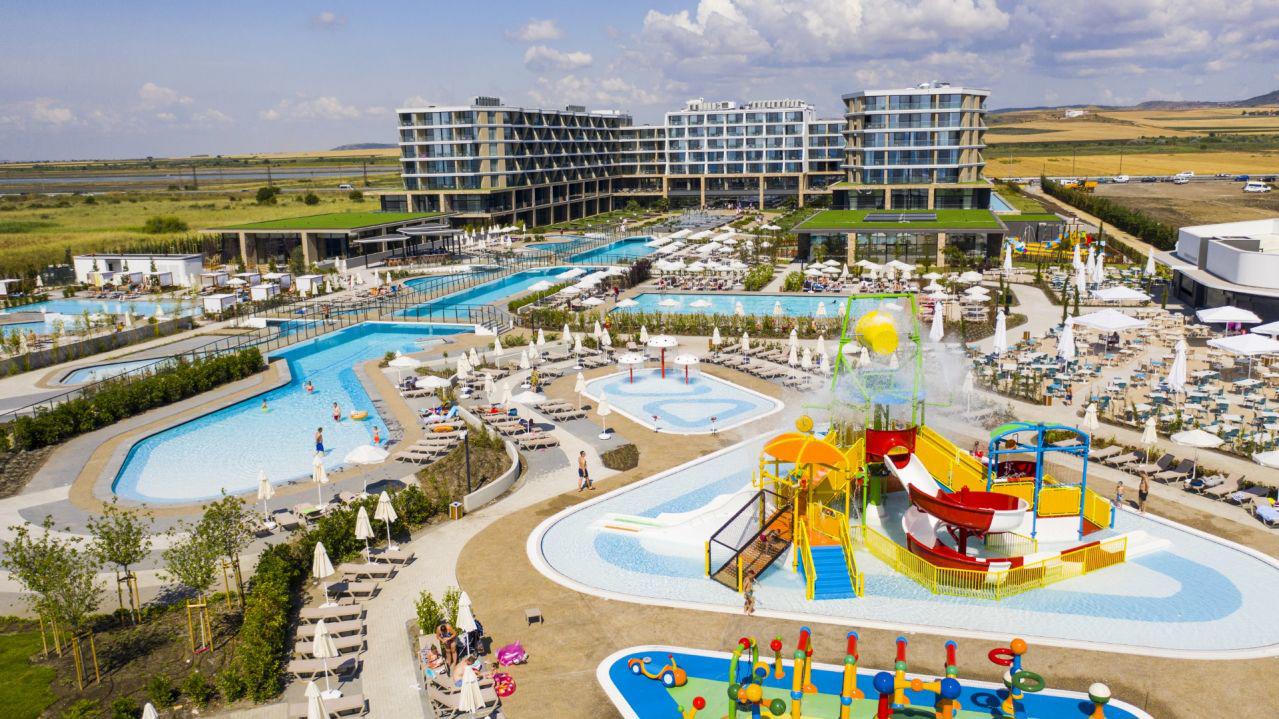WAVES RESORT